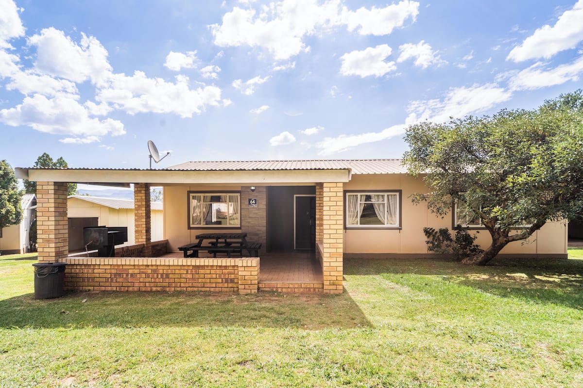 Upgraded 6 Sleeper House | Terrace/patio