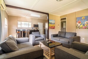 32-inch flat-screen TV with satellite channels, TV, foosball - ATKV Drakensville (Jagersrust)