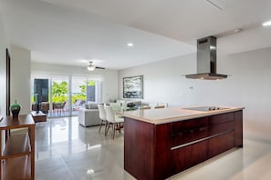 Condo, 2 habitaciones | Cocina privada | Refrigerador, horno, cafetera y tetera y tostadora