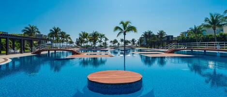 Condo, 2 habitaciones | Alberca | Alberca infinita