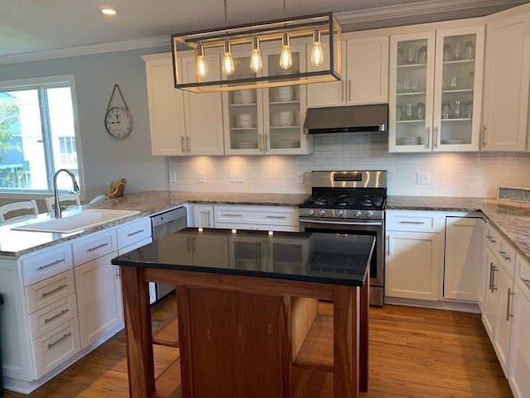 Maison, 5 chambres | Cuisine privée | Cafetière-théière, réfrigérateur, un four, grille-pain