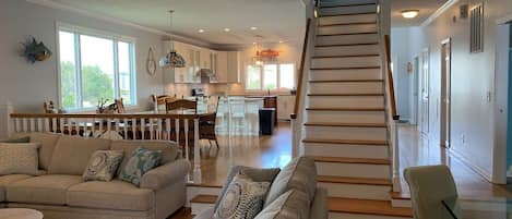 House, 5 Bedrooms | Living area