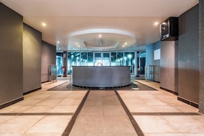 Εξωτερική πισίνα, ξαπλώστρες