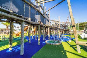 Children’s play area – outdoor