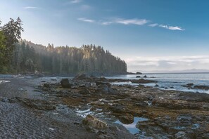 Aurinkotuoleja, rantapyyhkeitä