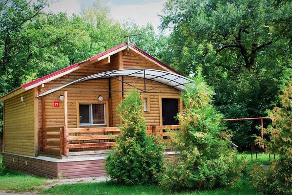 Vista frontal de la propiedad