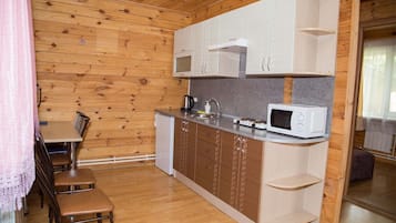 高級平房 | 私人廚房 | 電冰箱、爐台、鍋具/餐盤/廚房用品、清潔用品