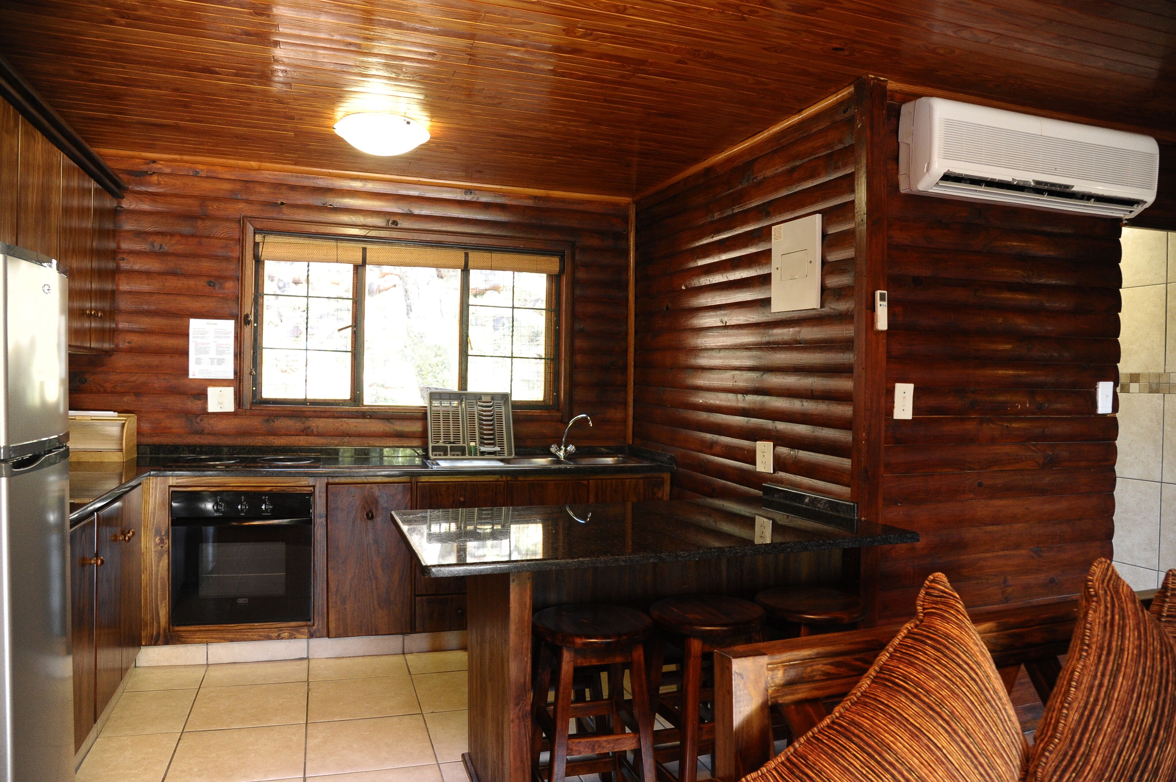 6 sleeper log cabin (in the ravine) (5) | private kitchen | electric kettle