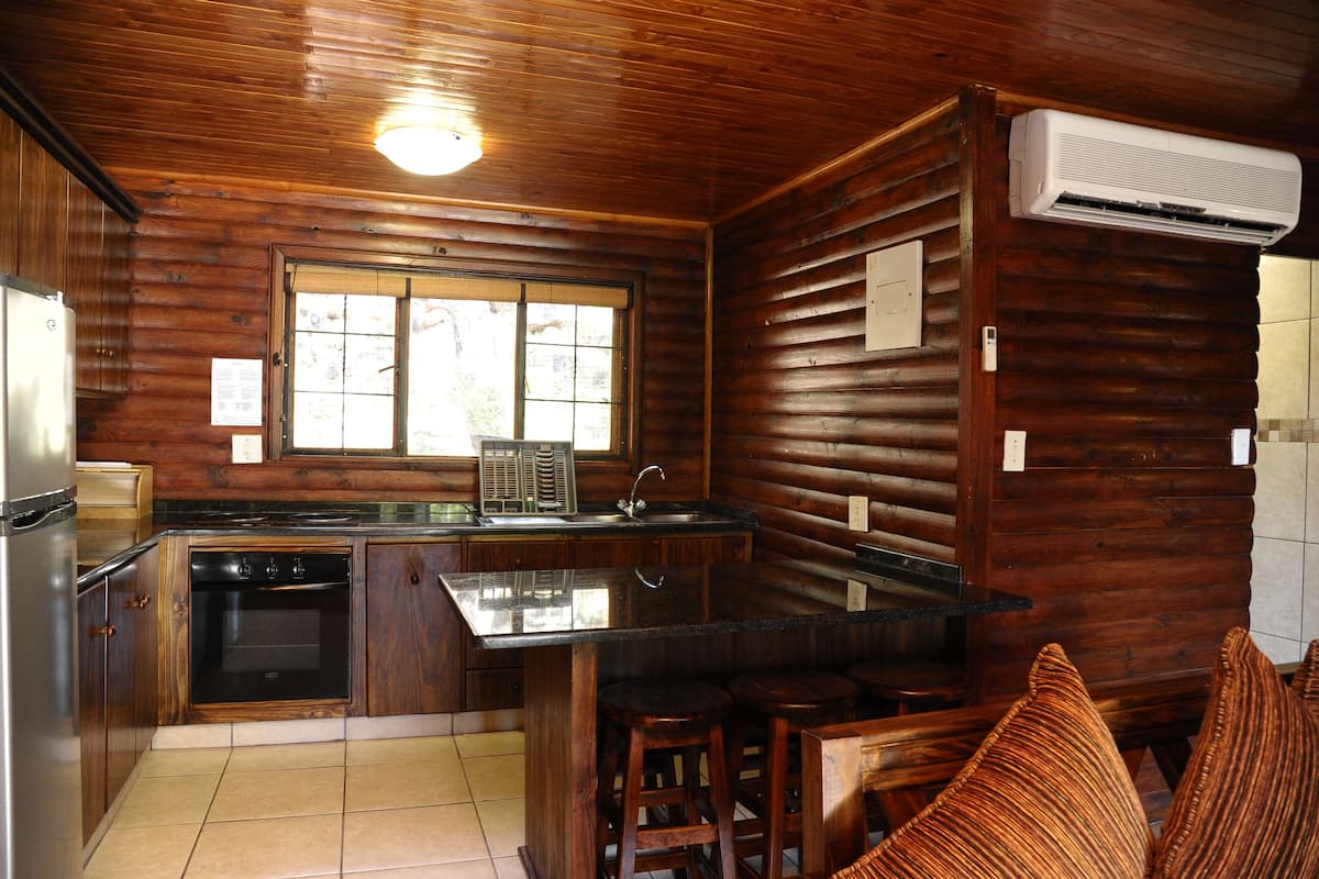 6 sleeper log cabin (in the ravine) (5) | private kitchen | electric kettle