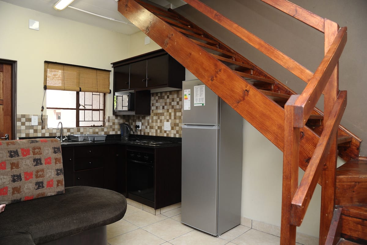 4 sleeper flat c (17) | living area | 32-inch tv with satellite channels, ping pong