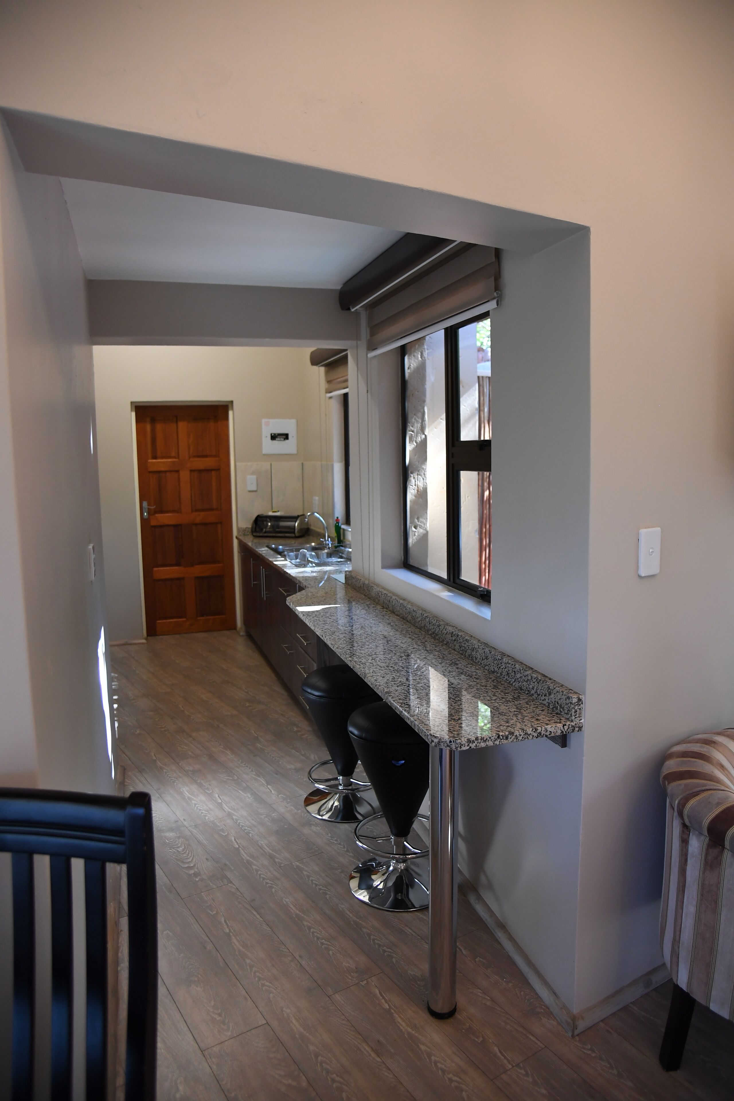 2 sleeper diamond suite (26) | living area | 32-inch tv with satellite channels, ping pong