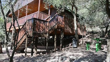 6 Sleeper Log Cabin (in the ravine) (5) | Individually decorated, individually furnished, desk, free WiFi