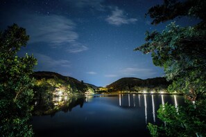 Fachada del alojamiento - Noche