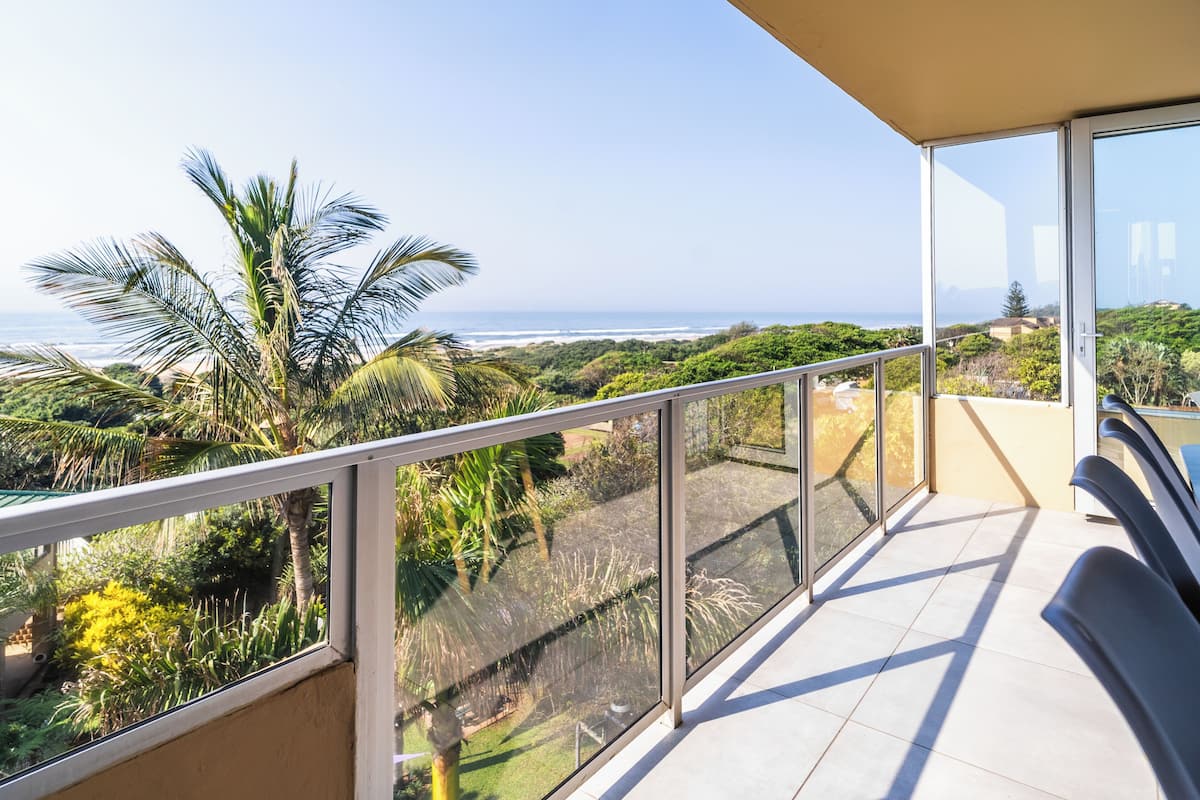 6 Sleeper Upgraded Flat with Balcony (26) | Terras