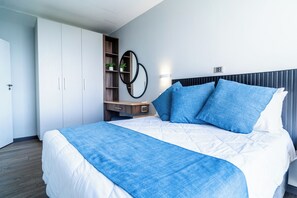 6 Sleeper Upgraded Flat with Balcony (26) | Iron/ironing board, free WiFi, bed sheets - ATKV Natalia (Kingsburgh)