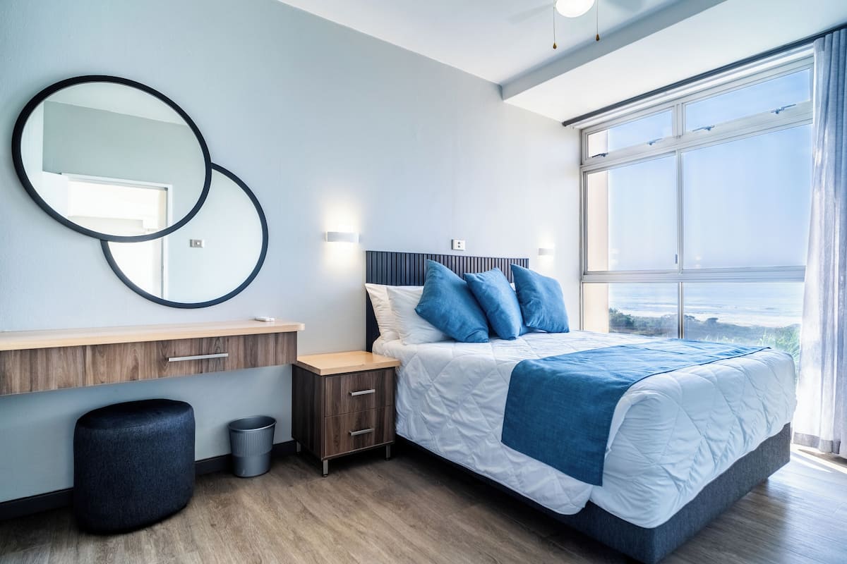 6 Sleeper Upgraded Flat with Balcony (26) | 熨斗/熨衫板、免費 Wi-Fi、床單