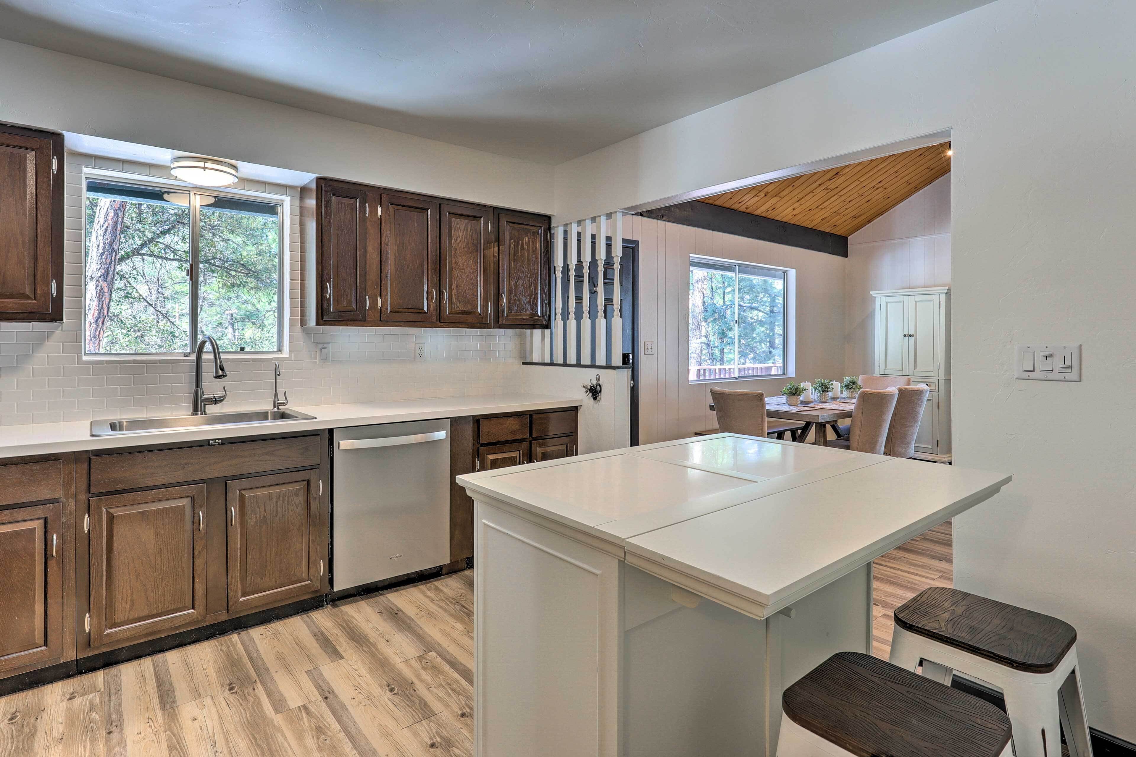 Rustic-Chic Prescott Cabin w/ Deck in Wooded Area!