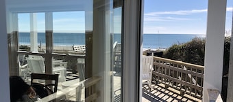BEAUTIFUL OCEANFRONT with gorgeous views! 2 king beds, 3 queen beds and 4 twins.