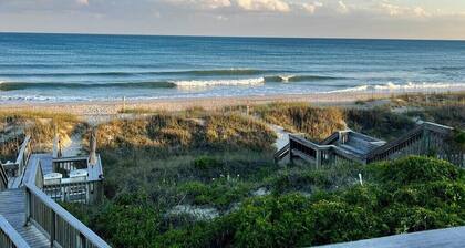 BEAUTIFUL OCEANFRONT with gorgeous views! 2 king beds, 3 queen beds and 4 twins.