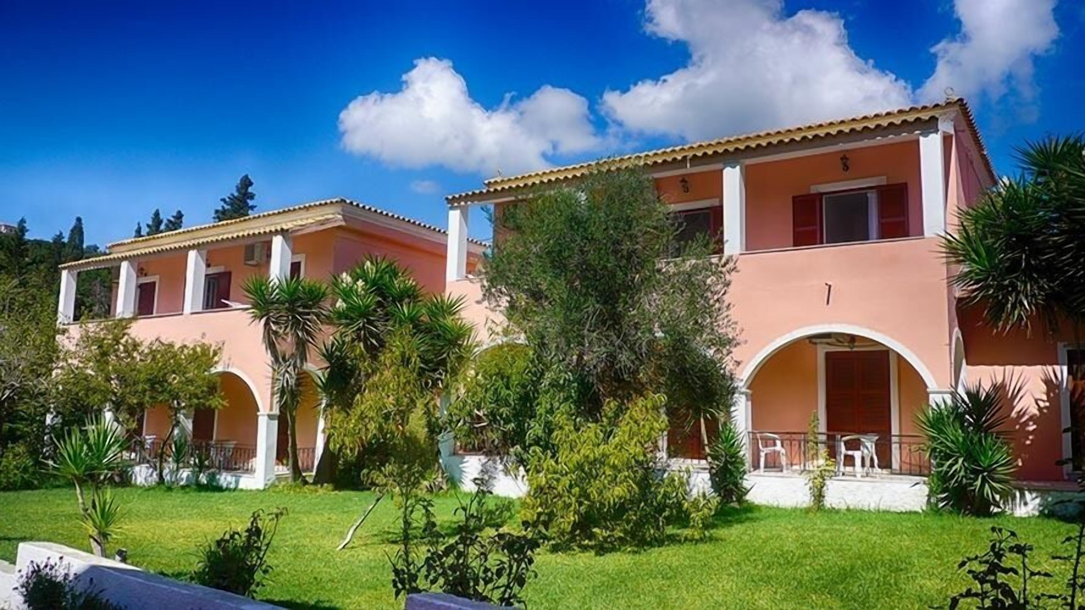 Dora Apartment 3 - in a quiet location only 300m from the sandy beach - in the bay of Agios Geo