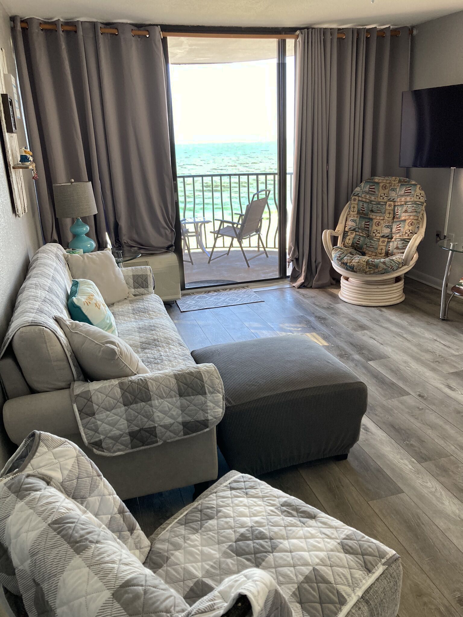 OCEANFRONT Newly renovated King Suite