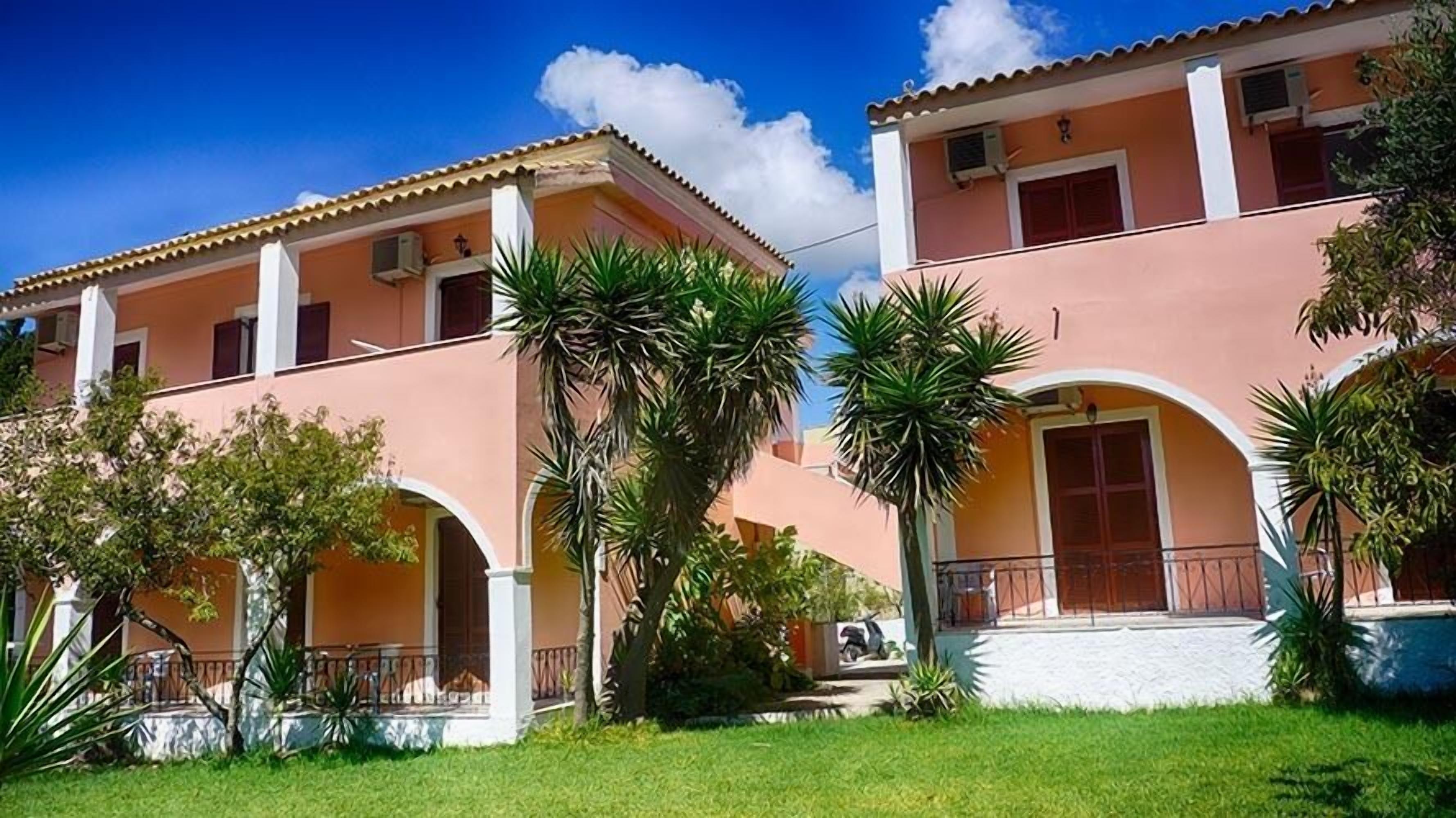 Dora Apartment 1 - in a quiet location only 300m from the sandy beach - in the bay of Agios Geo