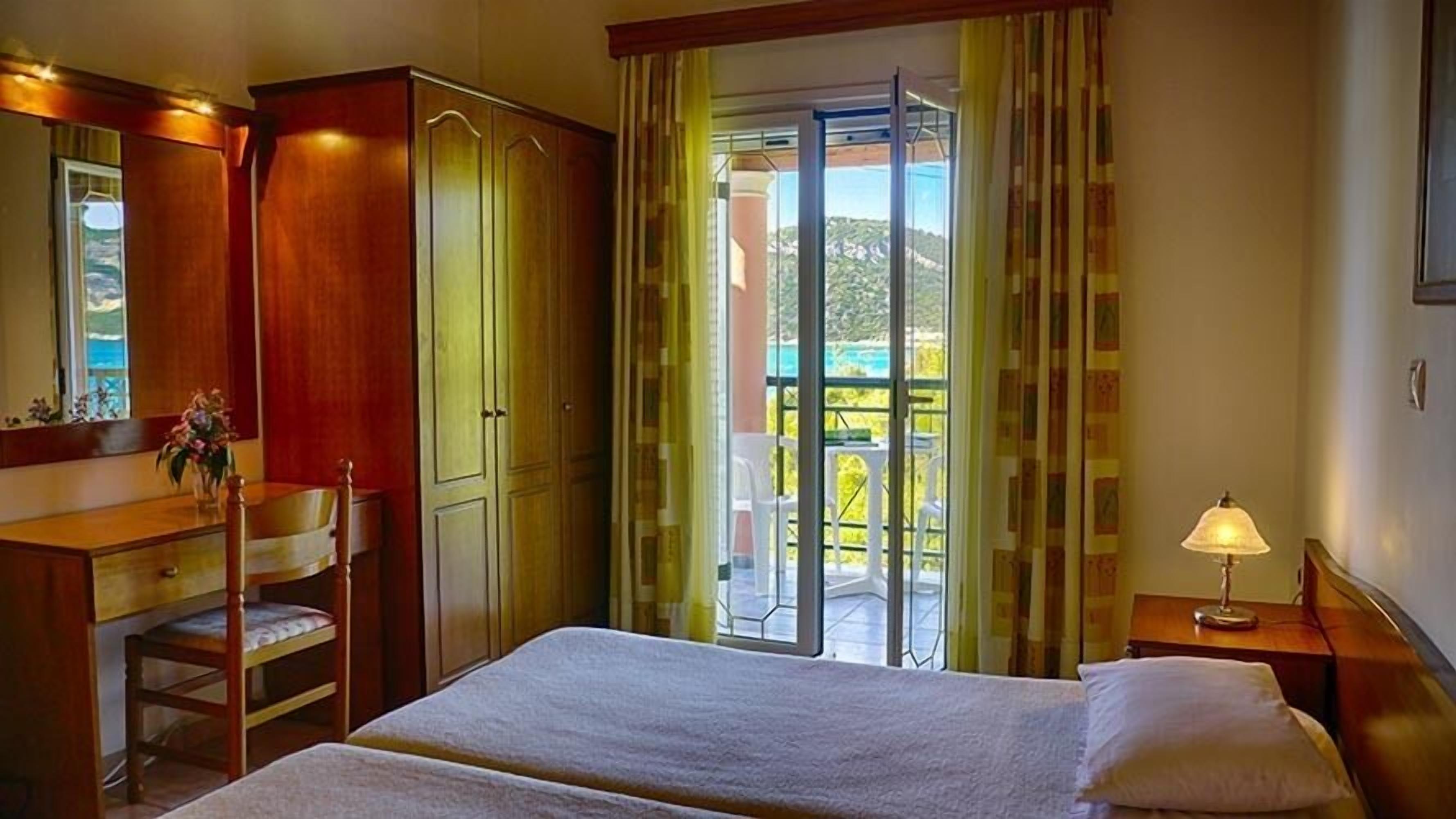 Maria Studio 3 - right on the beach with sea views in the bay of Agios Georgios Pagi