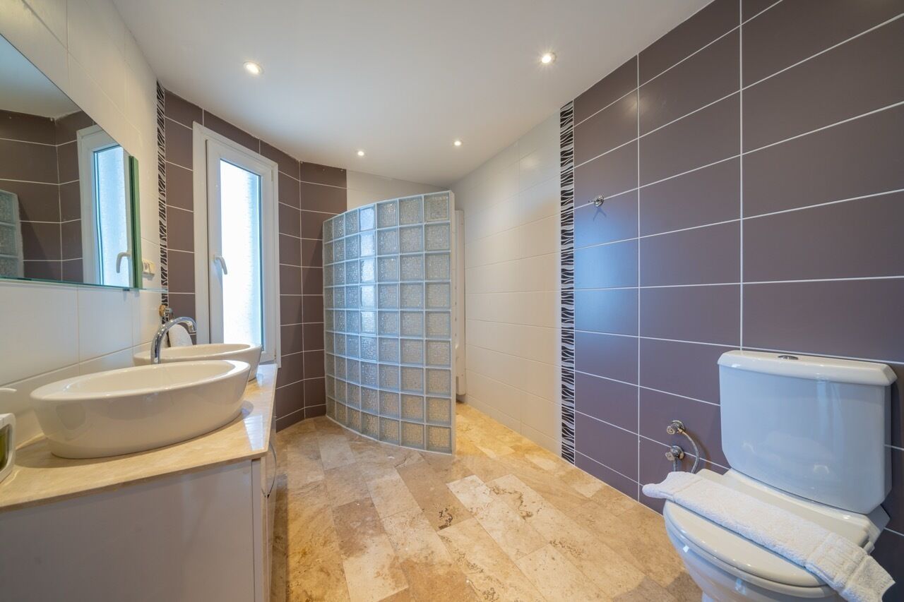 deluxe room | 4 bedrooms, egyptian cotton sheets, premium bedding, minibar