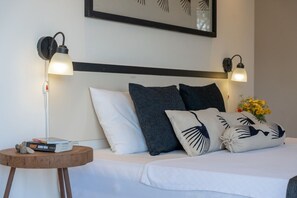 Deluxe-huone, merinäköala | Egyptinpuuvillaiset lakanat, ylelliset vuodevaatteet, minibaari