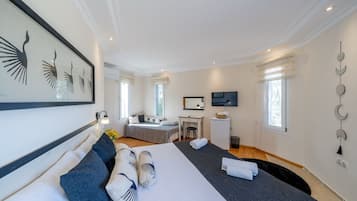 Deluxe-Zimmer, Meerblick | Bettwäsche aus ägyptischer Baumwolle, hochwertige Bettwaren, Minibar