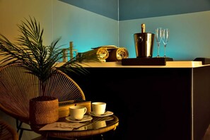 Classic Suite, Hot Tub | Minibar, in-room safe, desk, soundproofing - Abside Suite & Spa (Palermo)