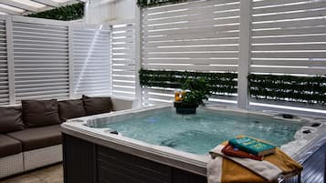 Private spa tub