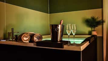 Classic-Suite, Whirlpool | Minibar, Zimmersafe, Schreibtisch, schallisolierte Zimmer