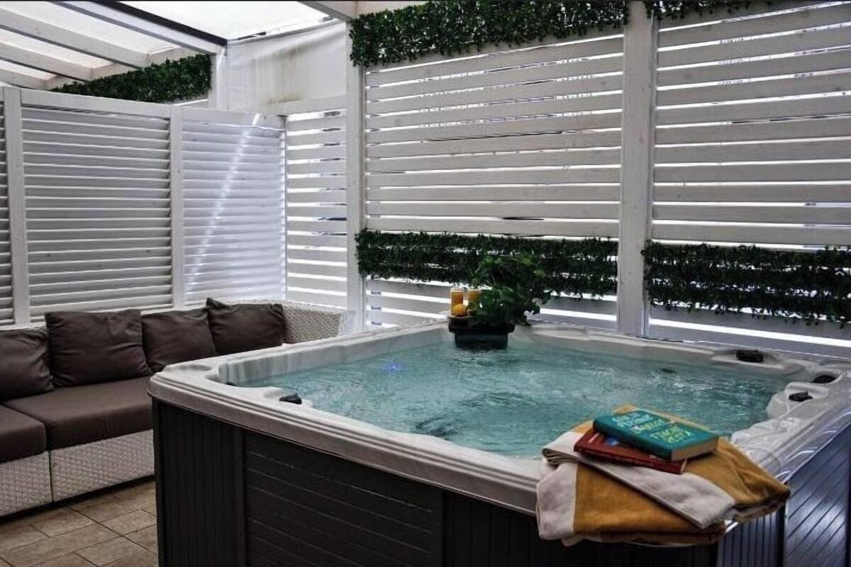 Junior Suite | Minibar, in-room safe, desk, soundproofing