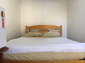 Minibar, wifi gratis y ropa de cama 