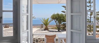 Phaos Santorini Suites