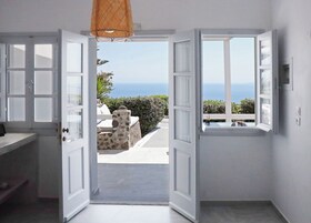 Premium bedding, down comforters, minibar, in-room safe