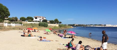 Nära stranden och strandhanddukar