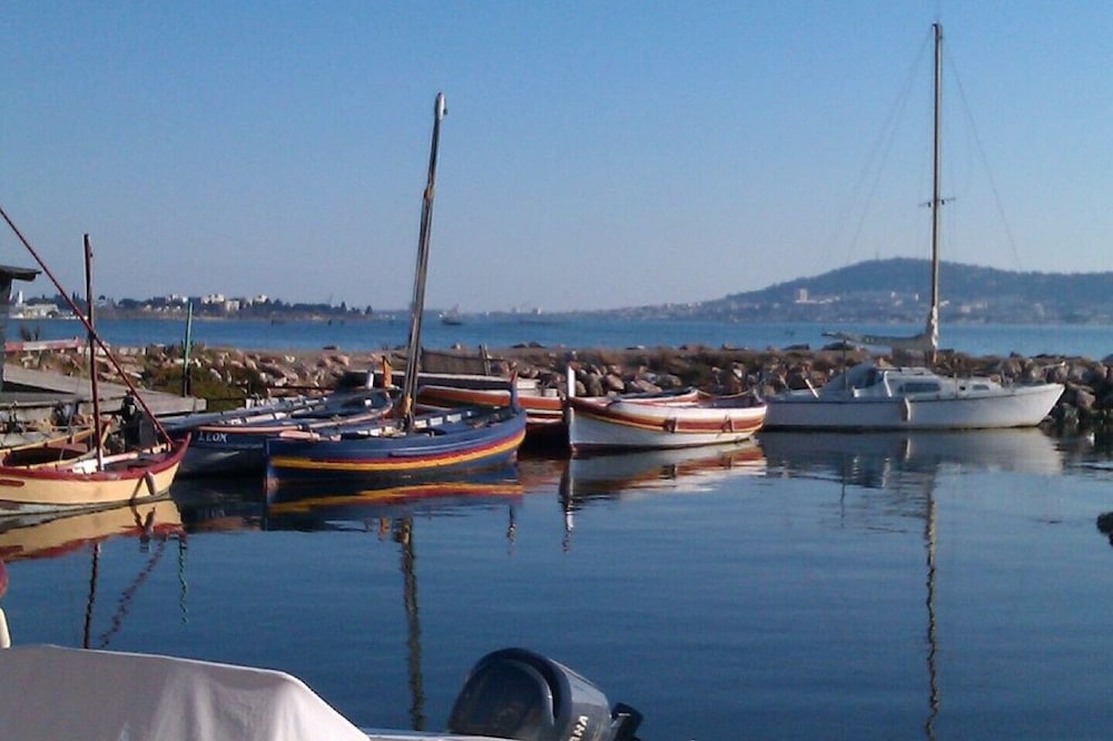 Apart 1 (Sleeps 4/6) Overlooking Etang De Thau Bouzigues, Languedoc-Roussillon