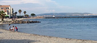 Apart 2 Overlooking Etang De Thau Bouzigues. Amazing Views 2nd floor sleeps 2-4