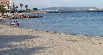 Apart 2 Overlooking Etang De Thau Bouzigues. Amazing Views 2nd floor sleeps 2-4