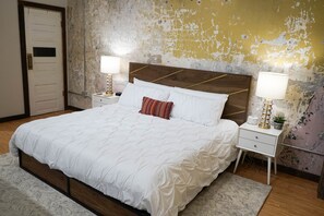 Studio, 1 kingsize-seng med sovesofa, ingen vinduer | Sengetøy av topp kvalitet, memory foam-senger og individuelt dekorert