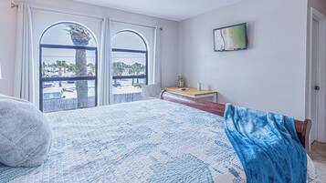 2 bedrooms, iron/ironing board, WiFi (free), bed sheets