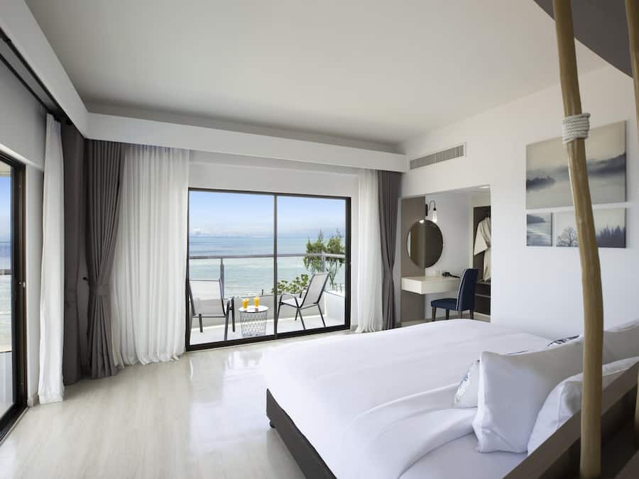 Suite, 1 King Bed (Ocean) | Minibar, in-room safe, individually furnished, desk