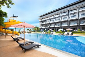 Außenpool, Liegestühle