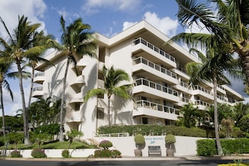 Hotel exterior and entrance at AEI at Maui Banyan