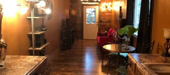 Steam punk Tiny House -Valley Village