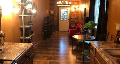 Steam punk Tiny House -Valley Village