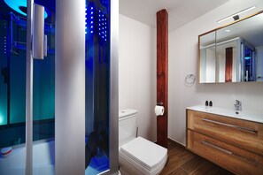 Kamar Double | Kamar mandi | Perlengkapan mandi gratis, handuk, sabun, dan sampo