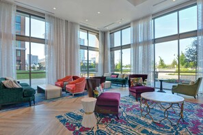 Lobby - Hampton Inn & Suites Nashville Downtown Capitol View (Nashville)